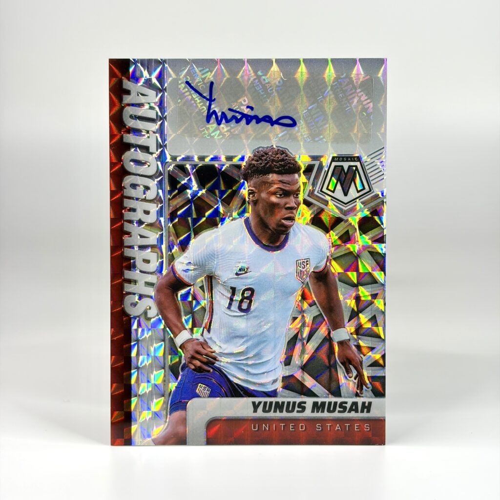 2021-22 Panini Mosaic Road to FIFA W/C - Yunus Musah Autograf